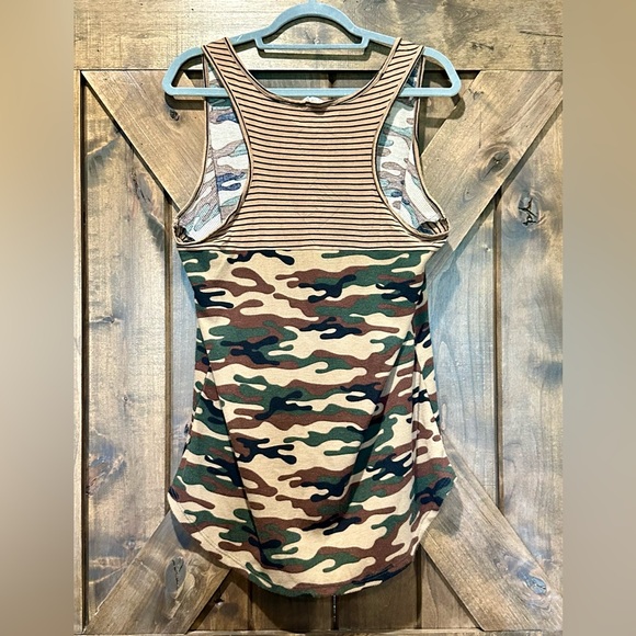 EUC Avery Apparel Brand Mixed Pattern Camo Tank Top - Picture 4 of 11